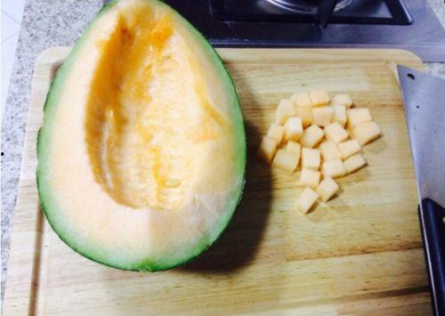 金黄哈密瓜怎么吃,金黄哈密瓜的多彩食法探索